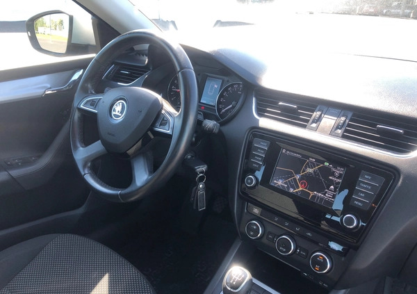 Skoda Octavia cena 36500 przebieg: 233600, rok produkcji 2015 z Koszalin małe 277